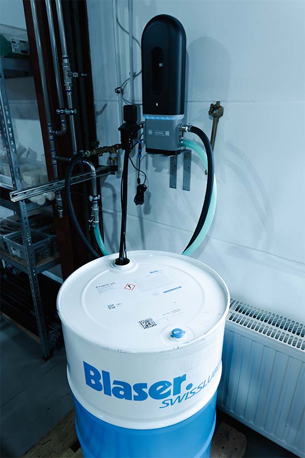 Camera for detecting tool wear